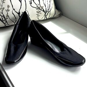 Black wedge loafer shoes padded insole paten faux leather fabric tops